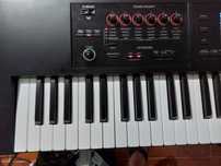 Roland FA 07, em bom estado.