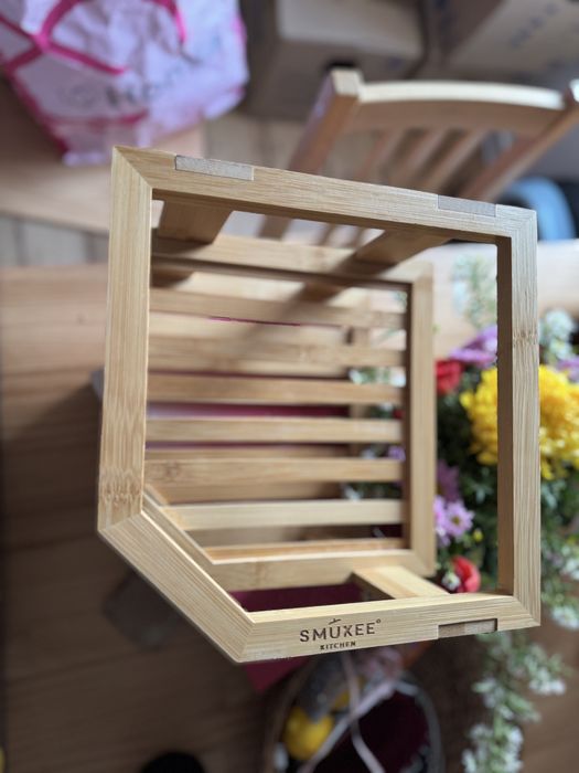 Drewniany stojak na talerze Smukee