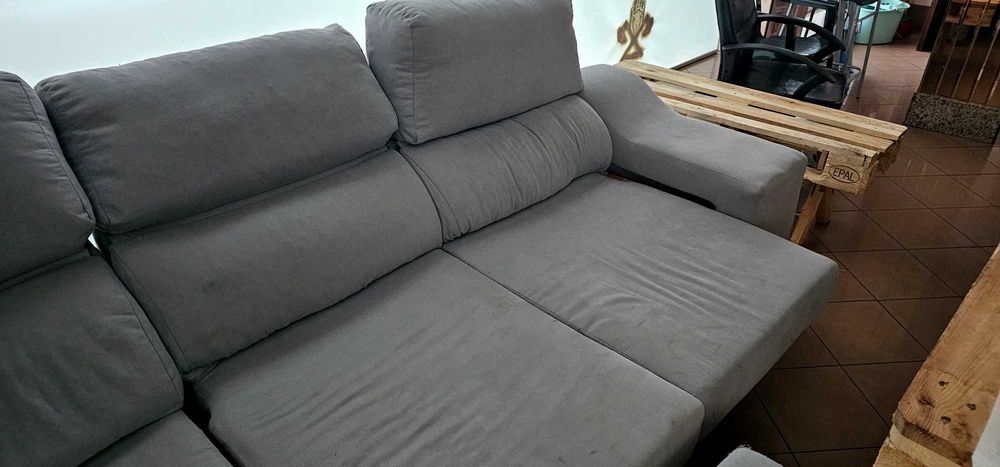Sofa retratil chaise long com arrumo por baixo