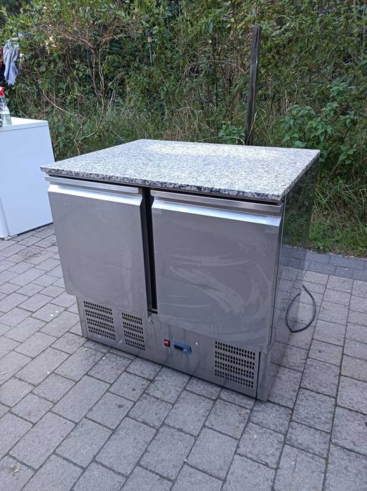 Stół chłodniczy z blatem granitowym