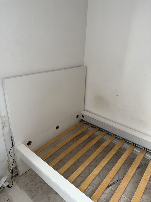 Vendo Cama com Estrado, 2 Gavetas e Colchão