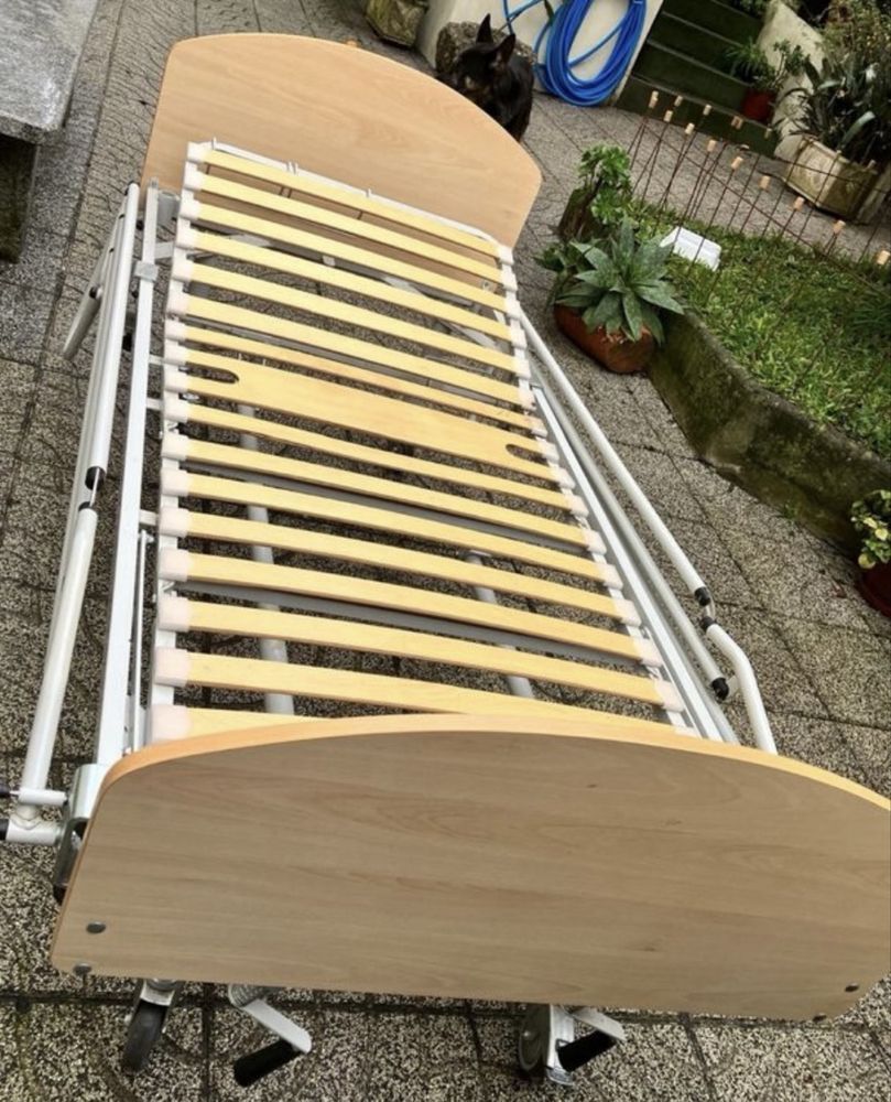 Cama articulada com colchao