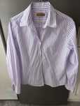 Camiseiro às riscas brancas e lilases