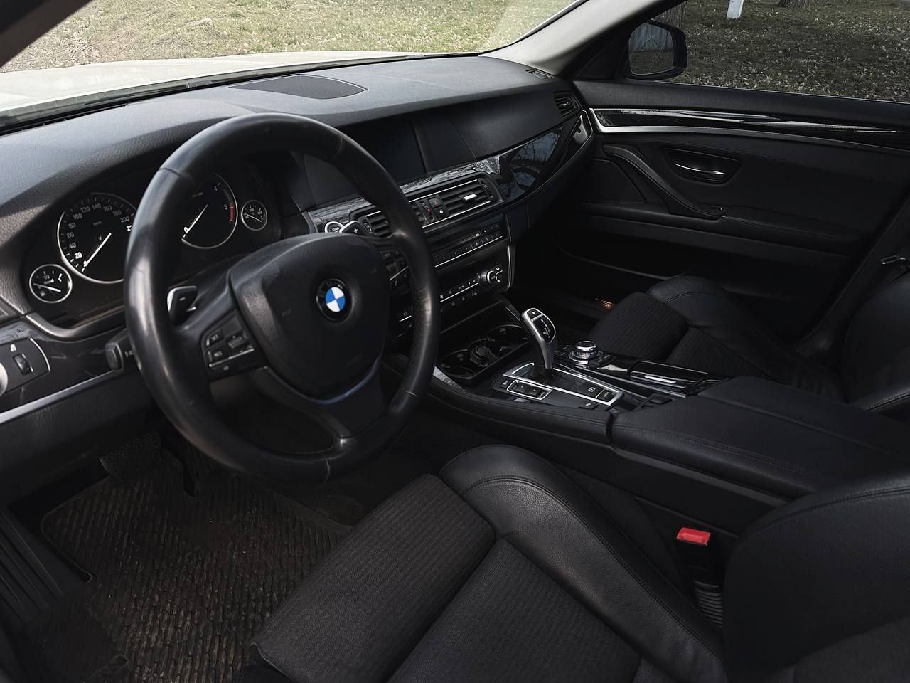 BMW F10  2.0d  Steptronic офіційний автомобіль