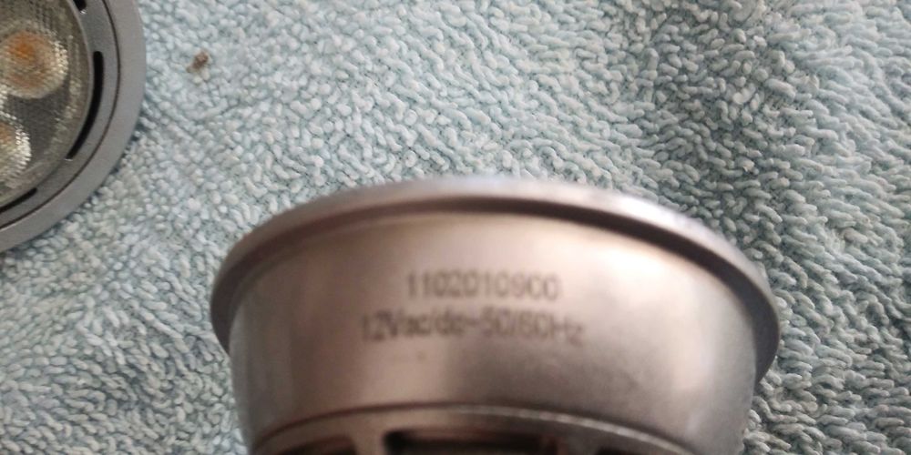 żarówki LED 12V ac/dc 8W