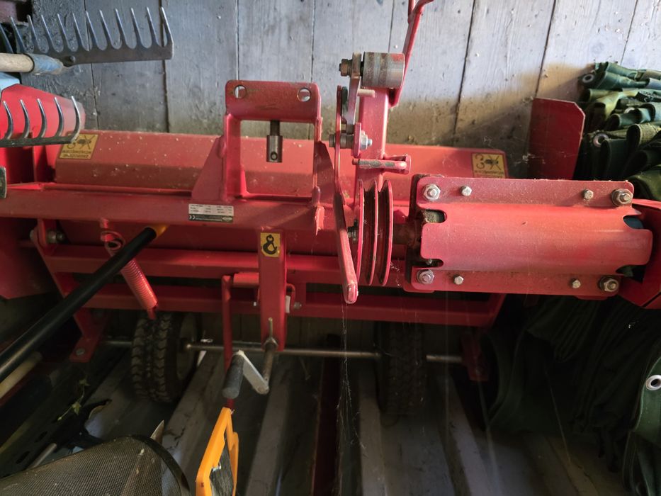 Traktor Honda do konserwacji boisk