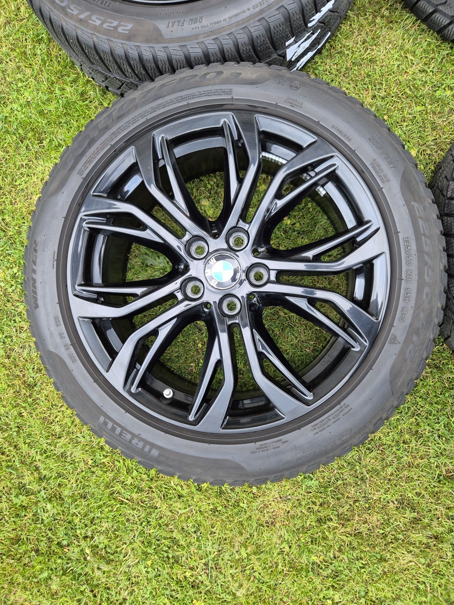 Koła zimowe BMW X1 X2 F48 F39 556 Jet Black
