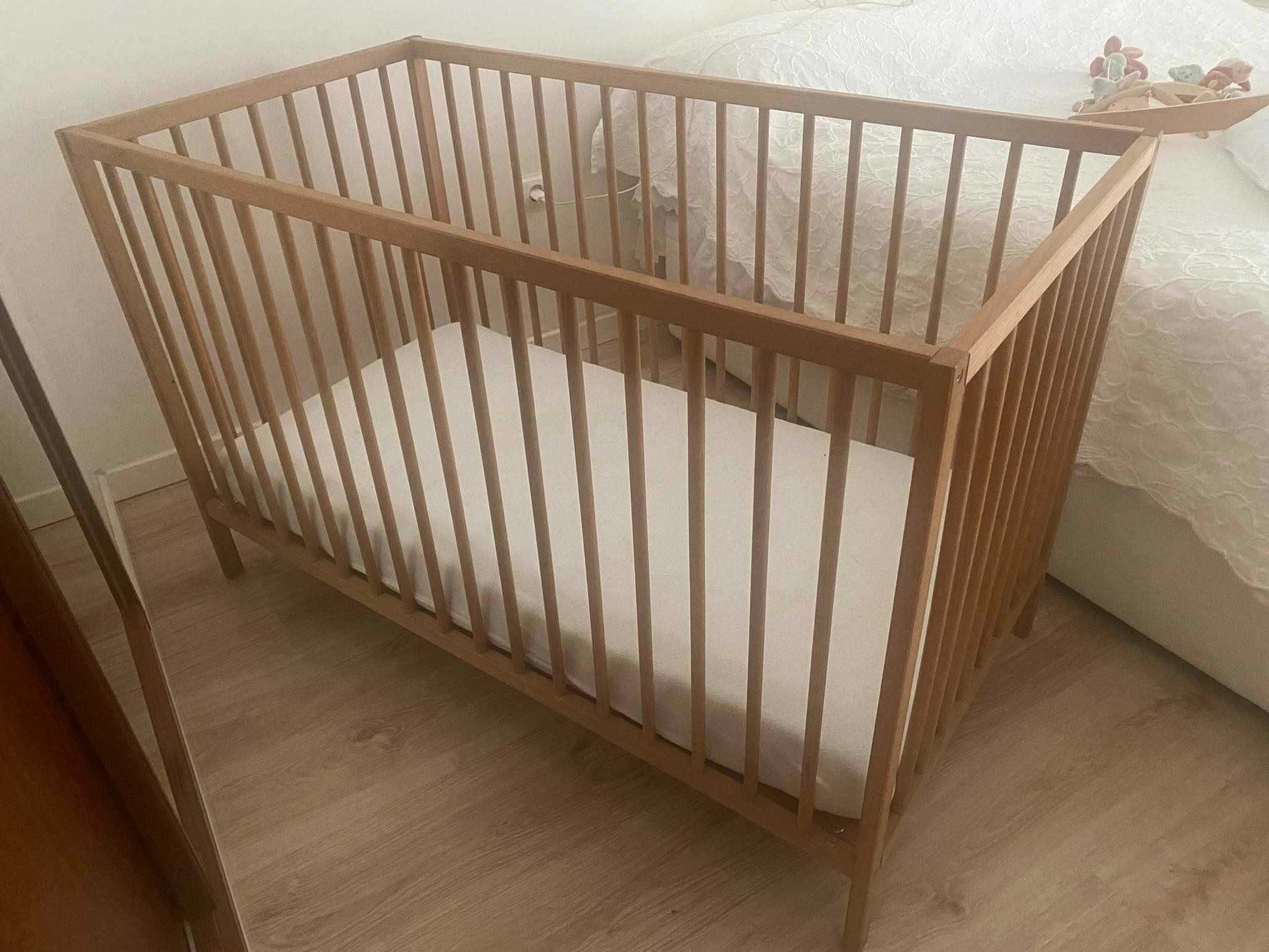 Cama de criança em madeira