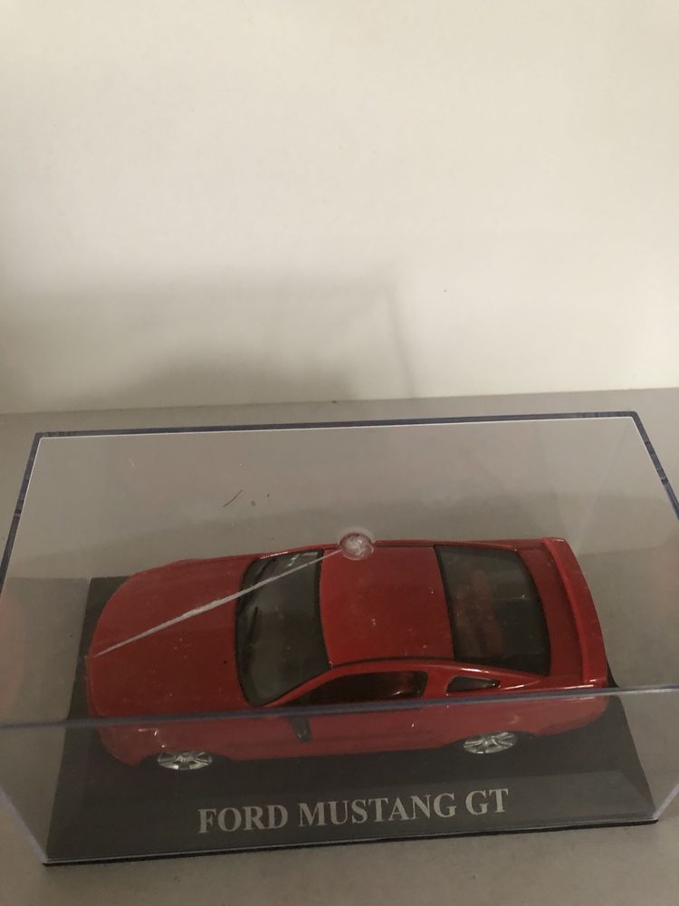 Ford Mustang GT escala 1:43