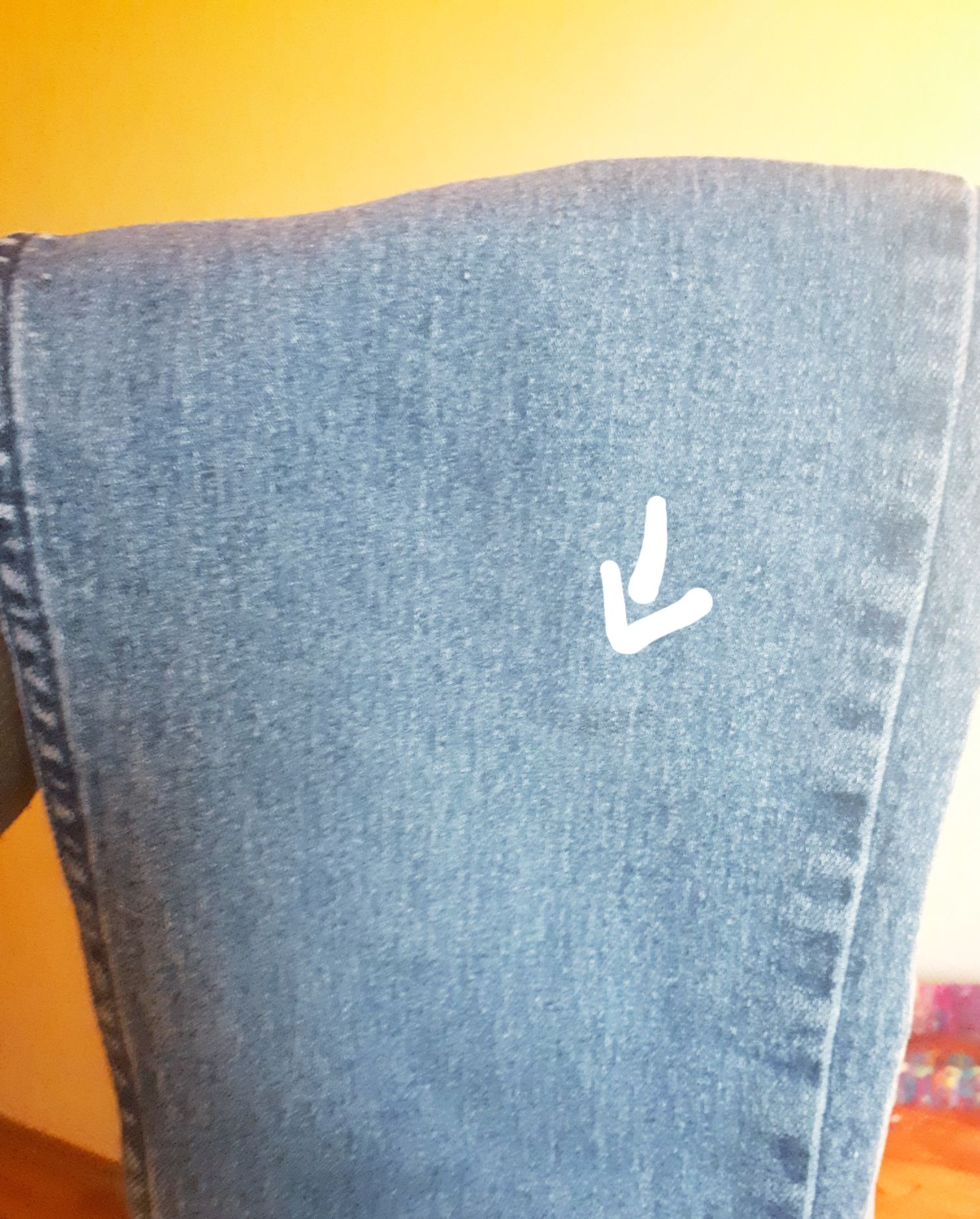 jeansy zamki przy nogawkach