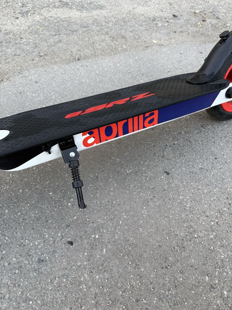 Електросамокат Aprilia eSRZ