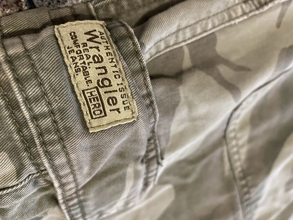 Camo pants wragler