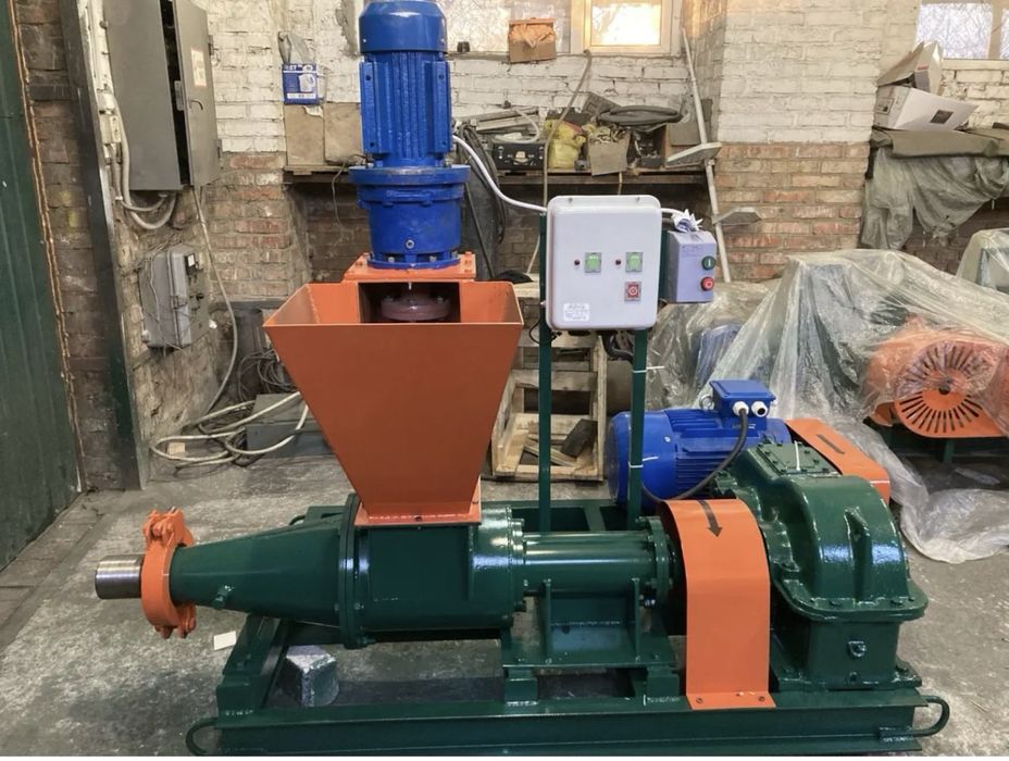 Прес шнековий для пресування вугільноі пилі