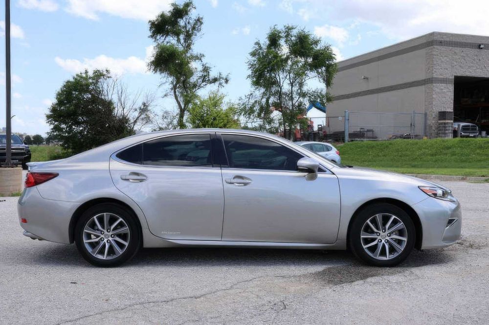 Lexus ES 300h      2018