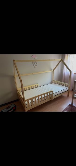 Cama casinha com grades e colchão