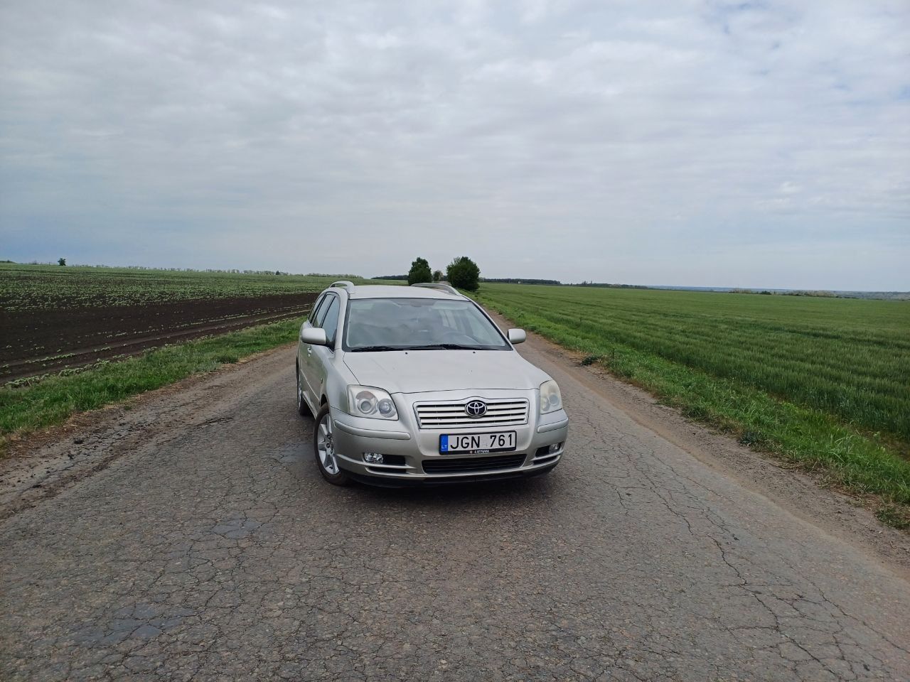 Toyota Avensis авто