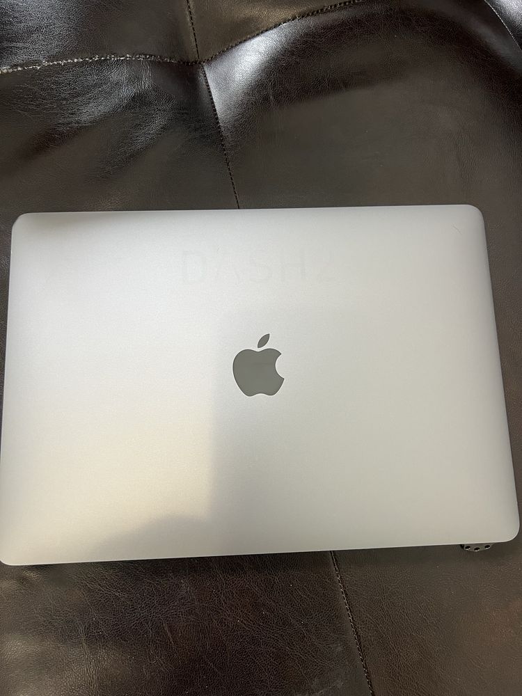 Продам крышку на Macbook A1989 в хорошем состоянии