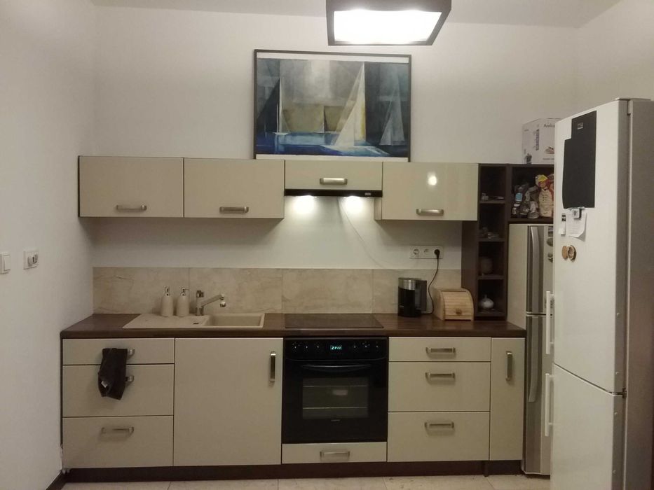 kuchnia w zabudowie ze sprzętem