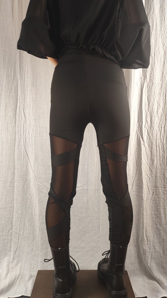 Leggings pretas com efeitos