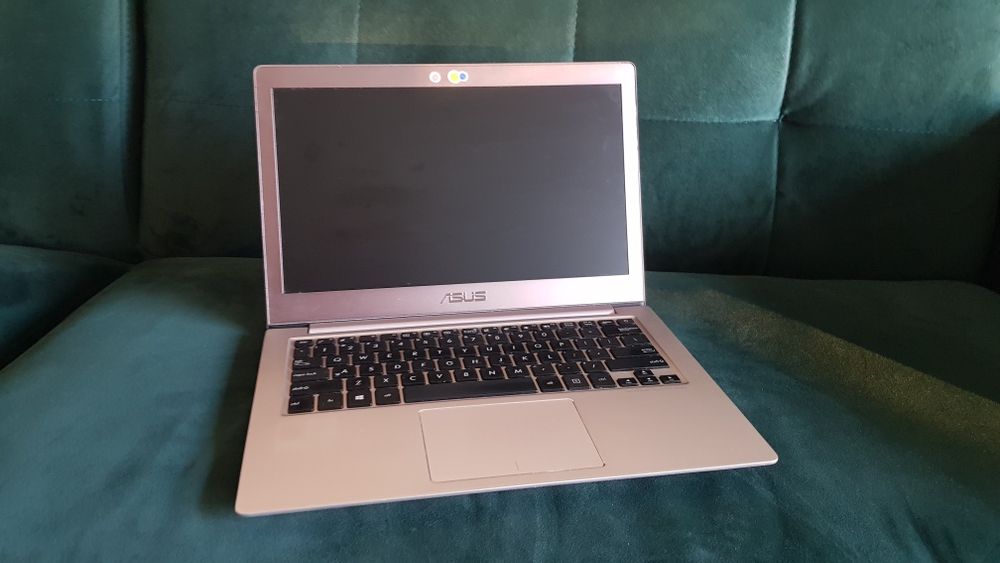 Mały Laptop ASUS Zenbook UX303LA miedziany