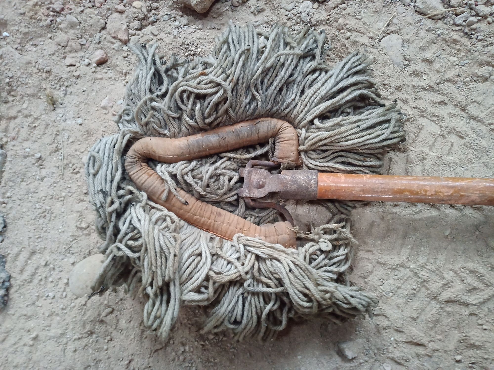 Stary mop z poniemieckiej gospody