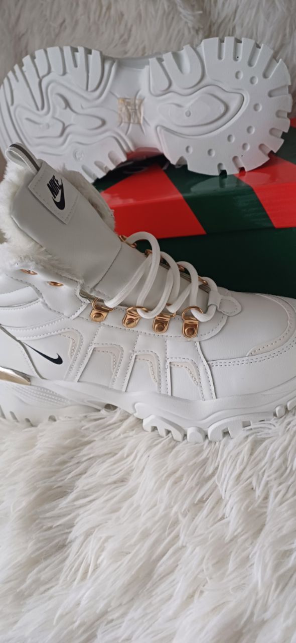 Nowe zimowe buty damskie