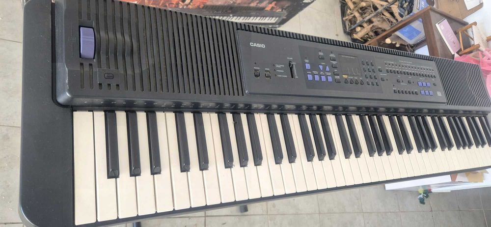 Piano Casio WK 1500