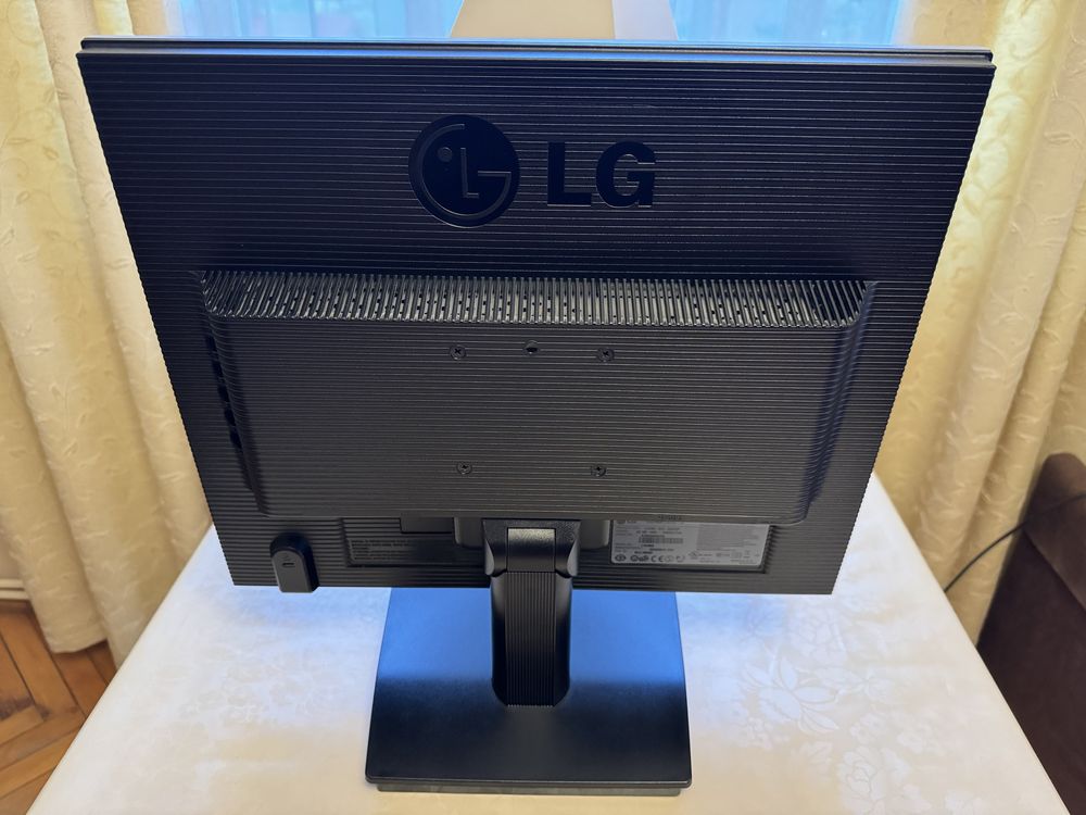 Monitor LG L1919S