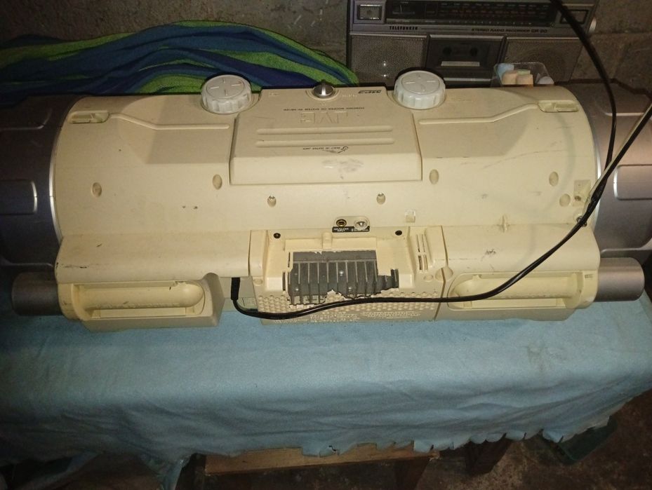 Boombox JVC RV-NB10W