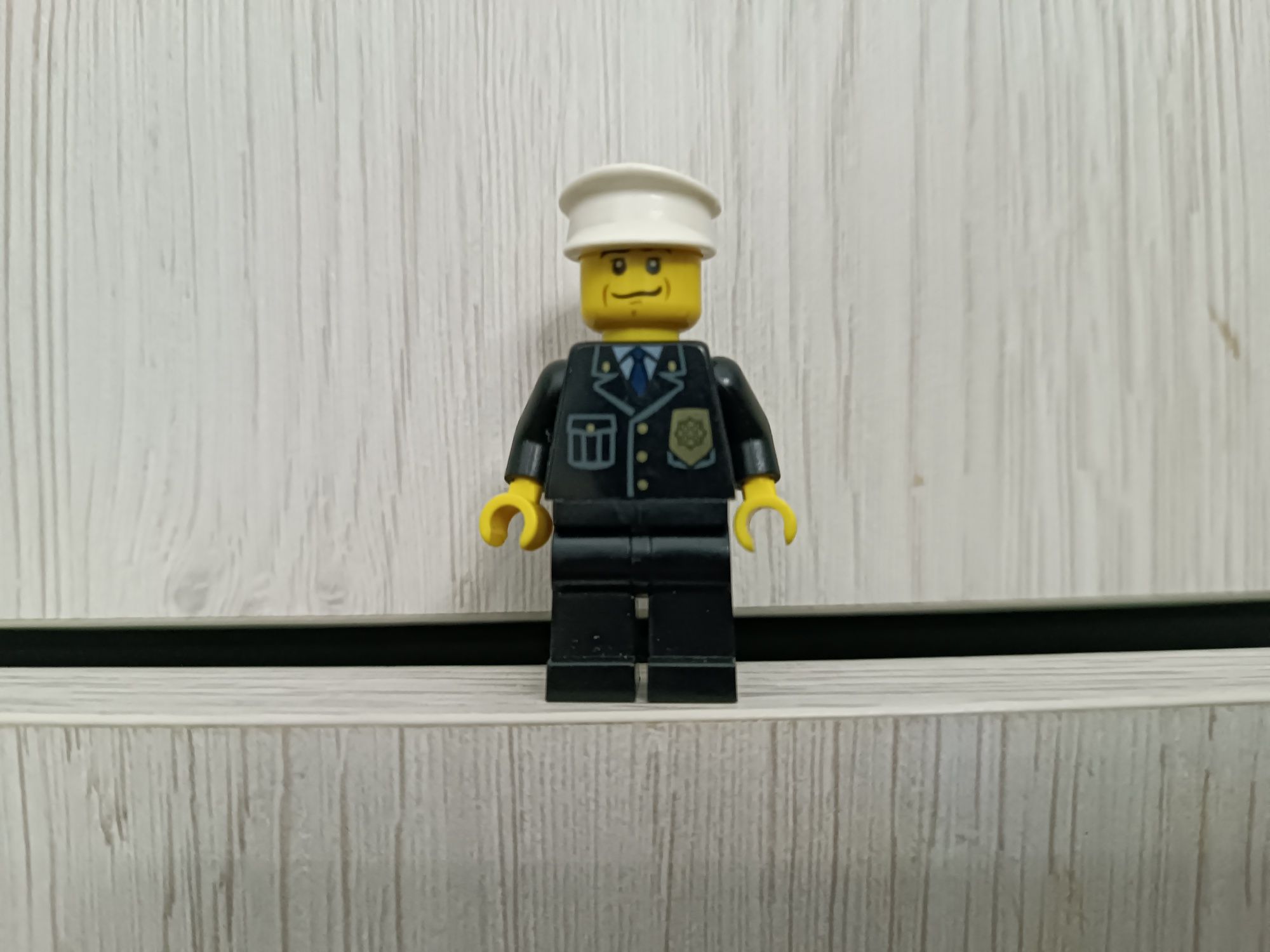 Używana figurka LEGO cty0218 policjant