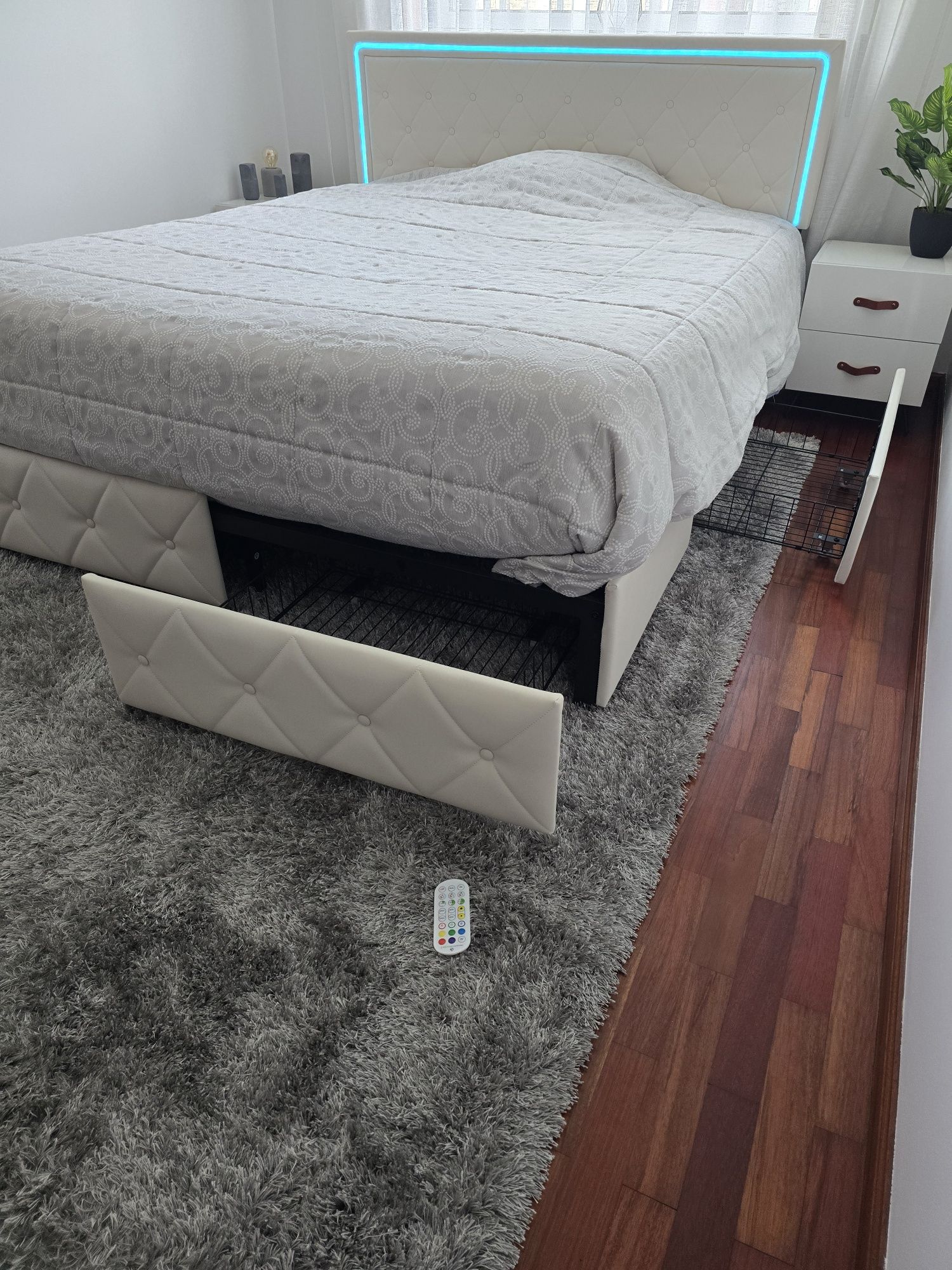 Cama 160x200 c/ mesas de cabeceira