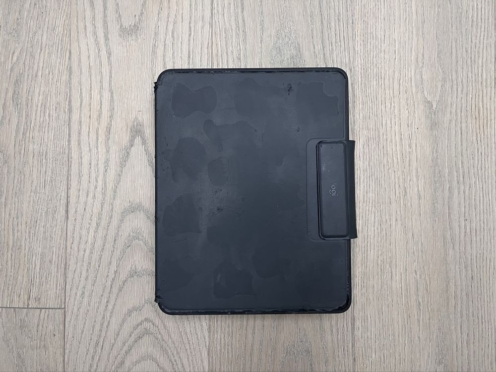 iPad Pro 4 generacji 12,9 cali z podświetlaną klawiaturą zestaw