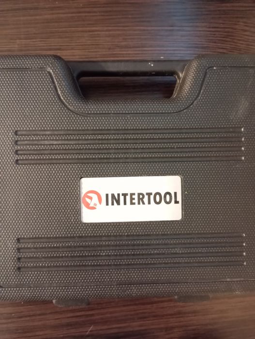 Степлер пневматический для шпилек. Intertool.