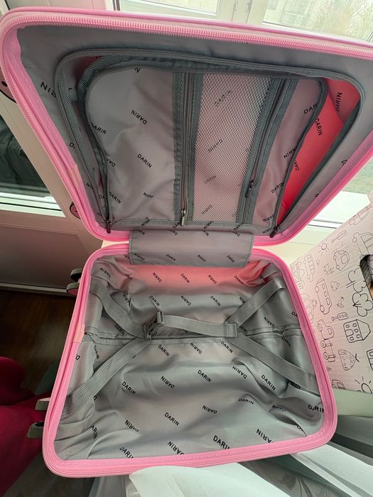 Продам маленьку валізу DARIN