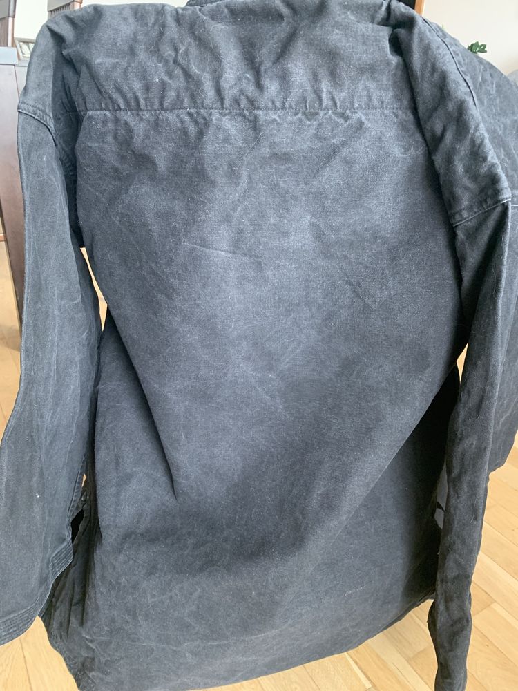 Czarne kimono do sportów walki