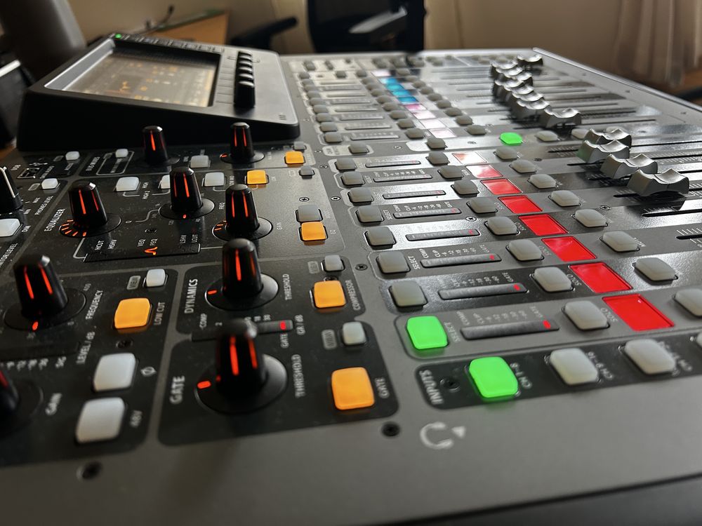 Mesa de Som Behringer X32 Compact