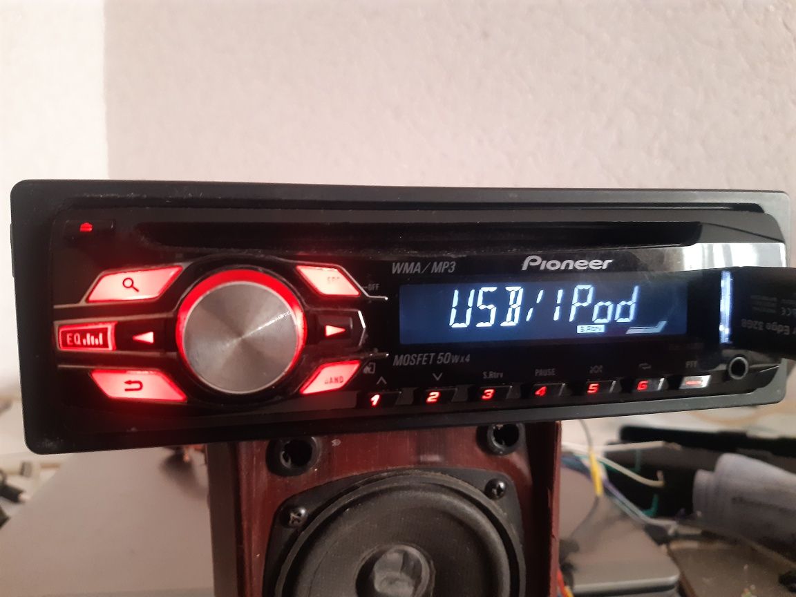 Оригінальна магнітола Pioneer DEH-2400UB