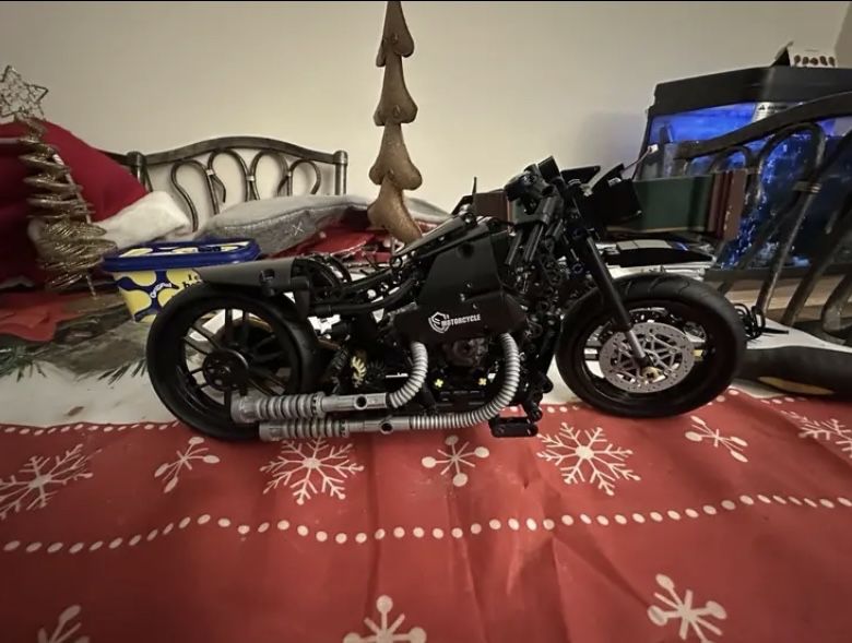 Конструктор “Ретро Мотоцикл” 1000+ деталей — стильна колекційна модель