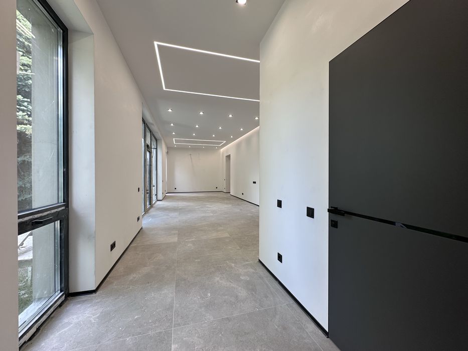 Оренда фасадного комерційного приміщення