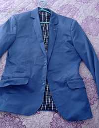 Niebieski garnitur
