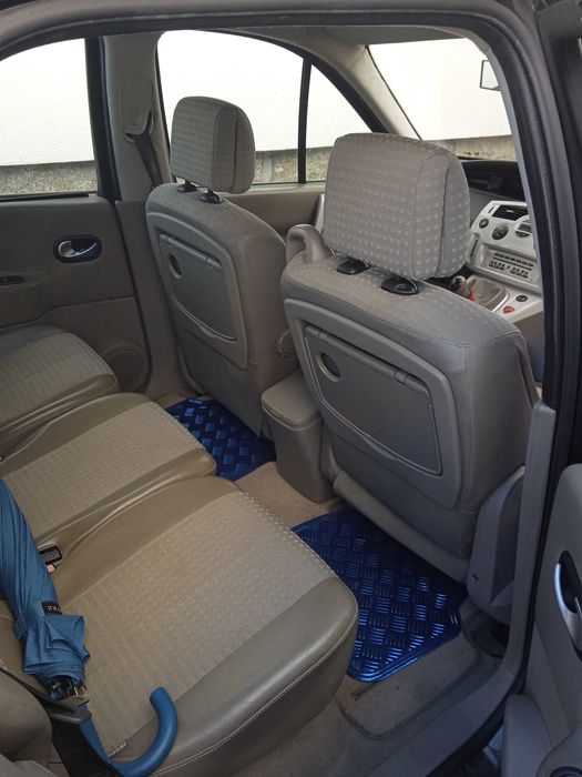 Carro ligeiro em bom estado de conservação