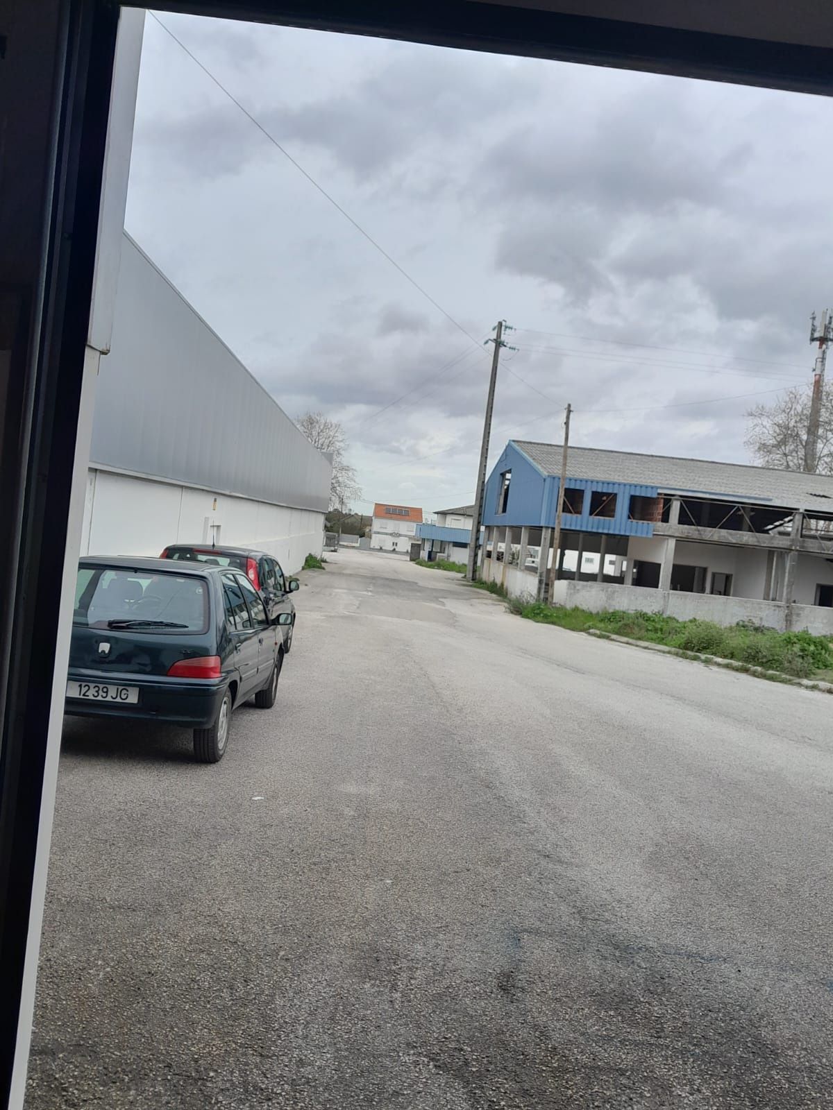 Trespasse de oficina de reparação automóveis e pneus a funcionar