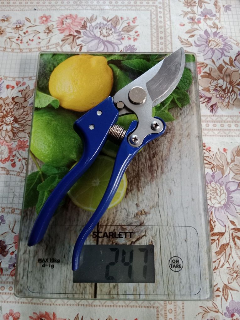 Продам кованный садовый секатор