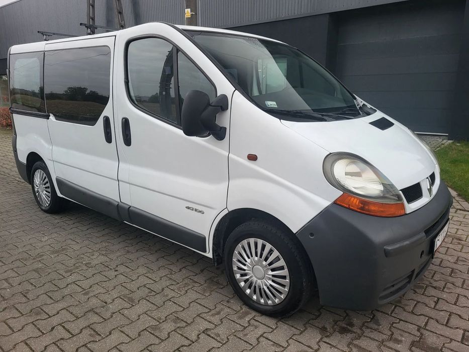 Renault Trafic 1.9 dCi – 9-osobowy, 2003 r., zadbany, klimatyzacja, hak!