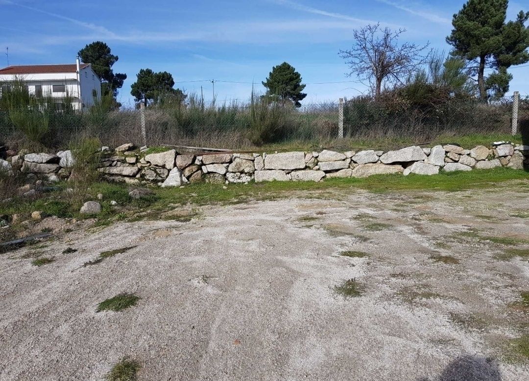 Moradia para reconstruir com terreno na Guarda