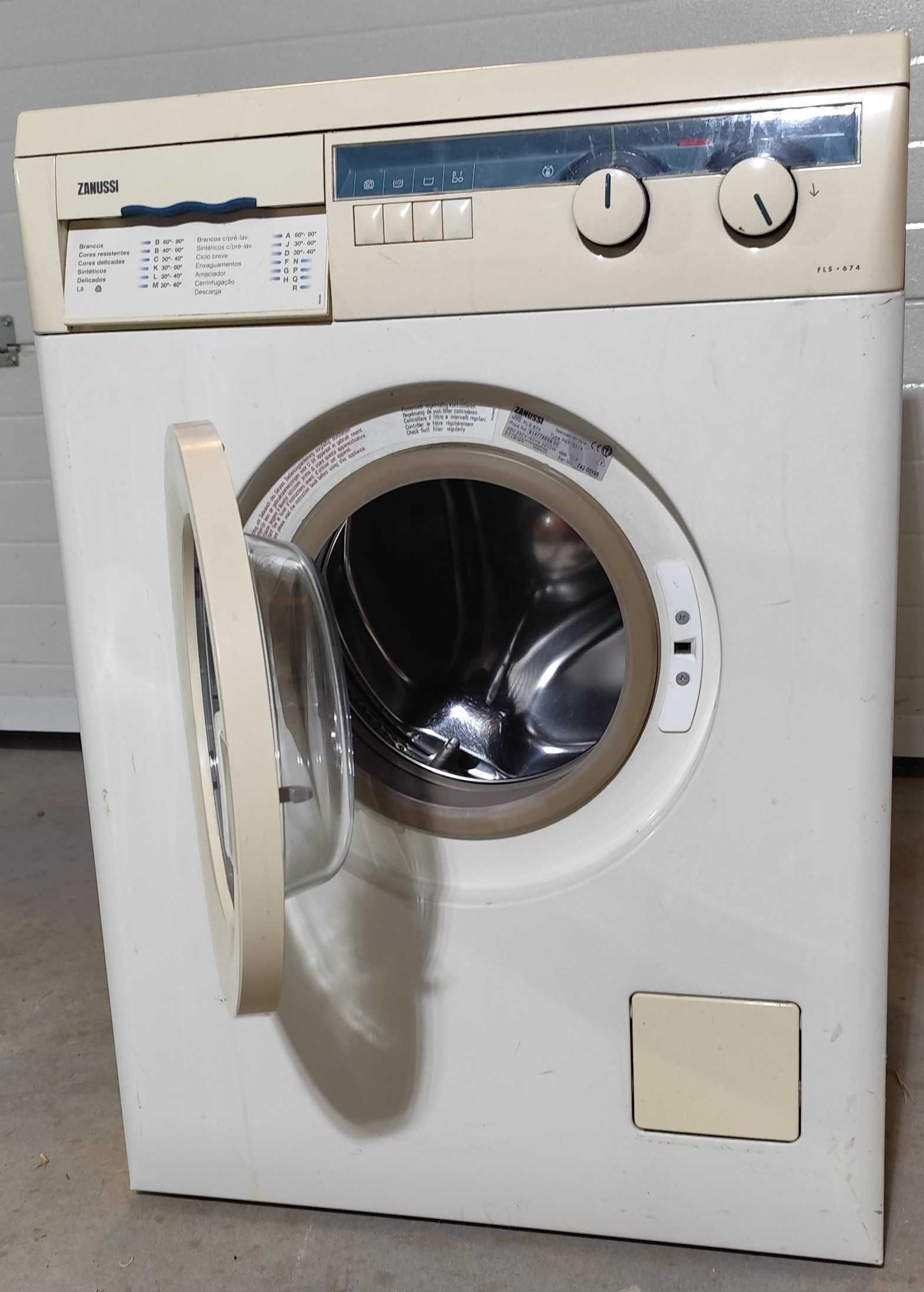 Máquina de Lavar Zanussi  a Funcionar bem