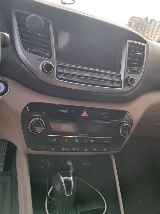 Tucson 2017р, відновлювася для себе, бампер і фари з рестайлу 2018р