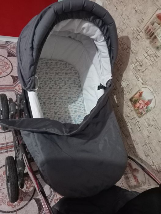 Коляска з люлькою