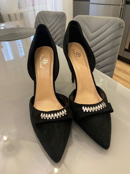 Туфлі нові на підборах