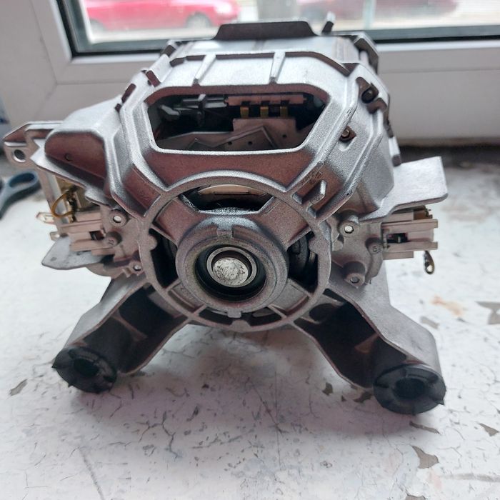 двигатель от стиральной машины Bosch.